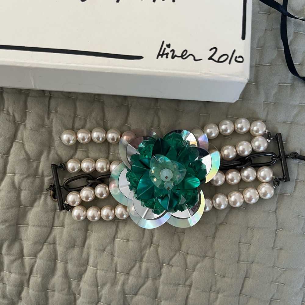 Lanvin x H&M Pearl and Green Flower Bracelet - Picture 2 of 4